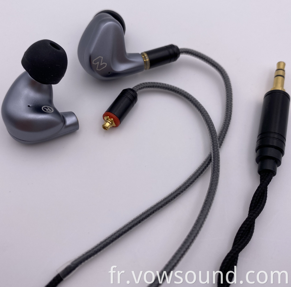 Hi-Res Audio Earphones with Detachable Cable